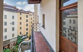 Art House Apartments By Adrez